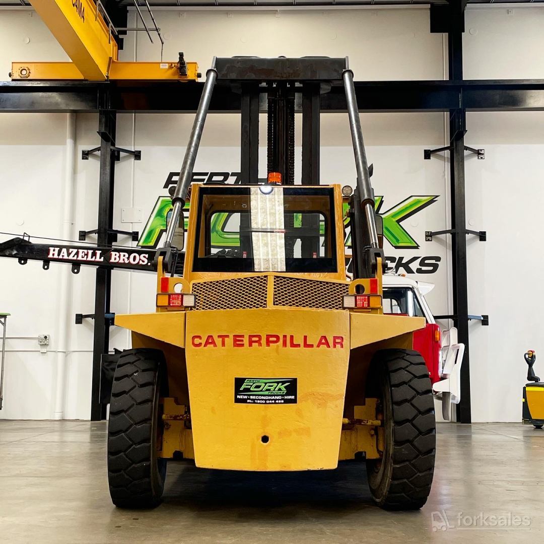 Caterpillar V300 15T Forklift