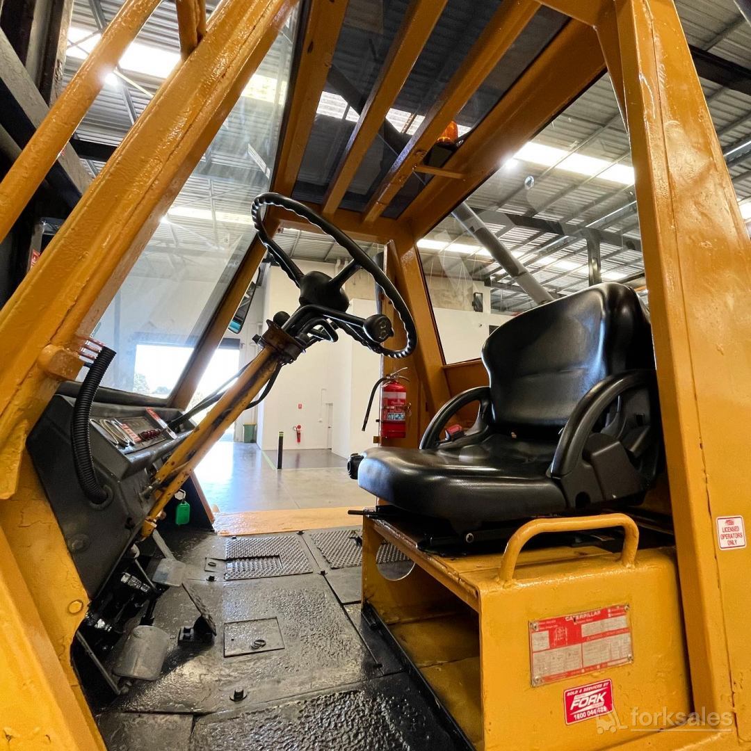 Caterpillar V300 15T Forklift
