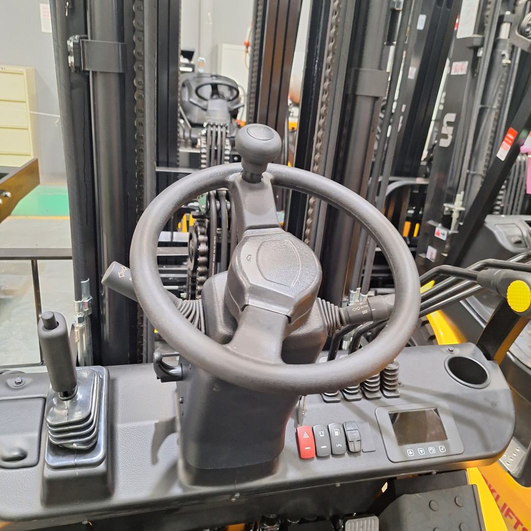 UN Forklift 3.5T Diesel F Series 4.5m Mast