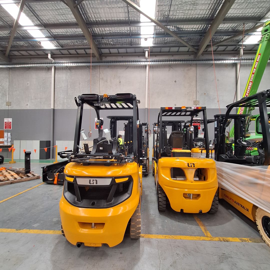 UN Forklift 2.5T Gas - F Series 4.5m Mast