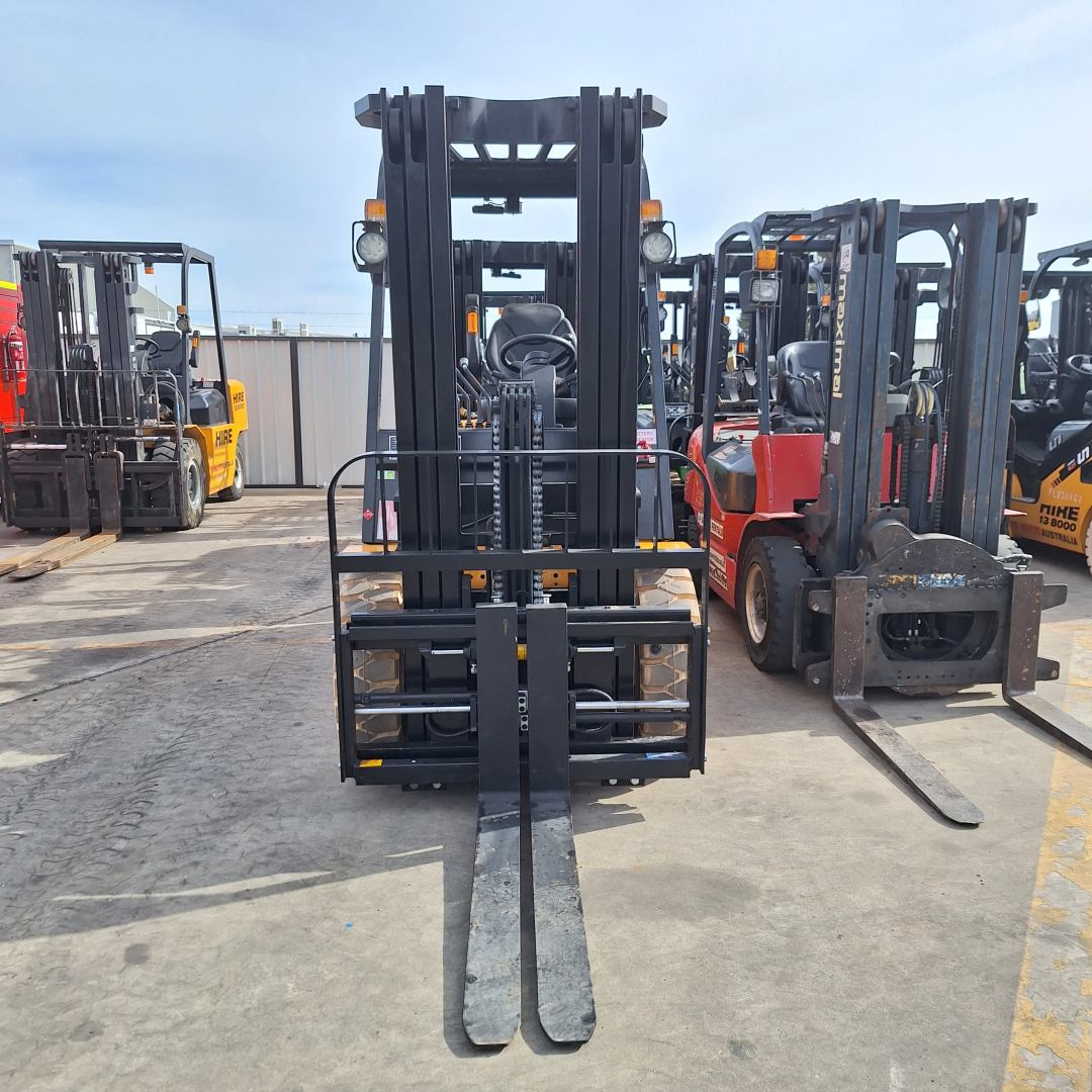 UN Forklift 3.5T Diesel F Series 4.0m Mast