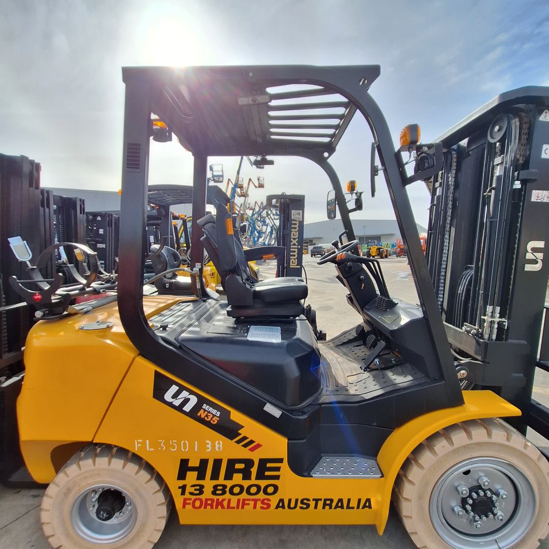 UN Forklift 3.5T Diesel F Series 4.0m Mast