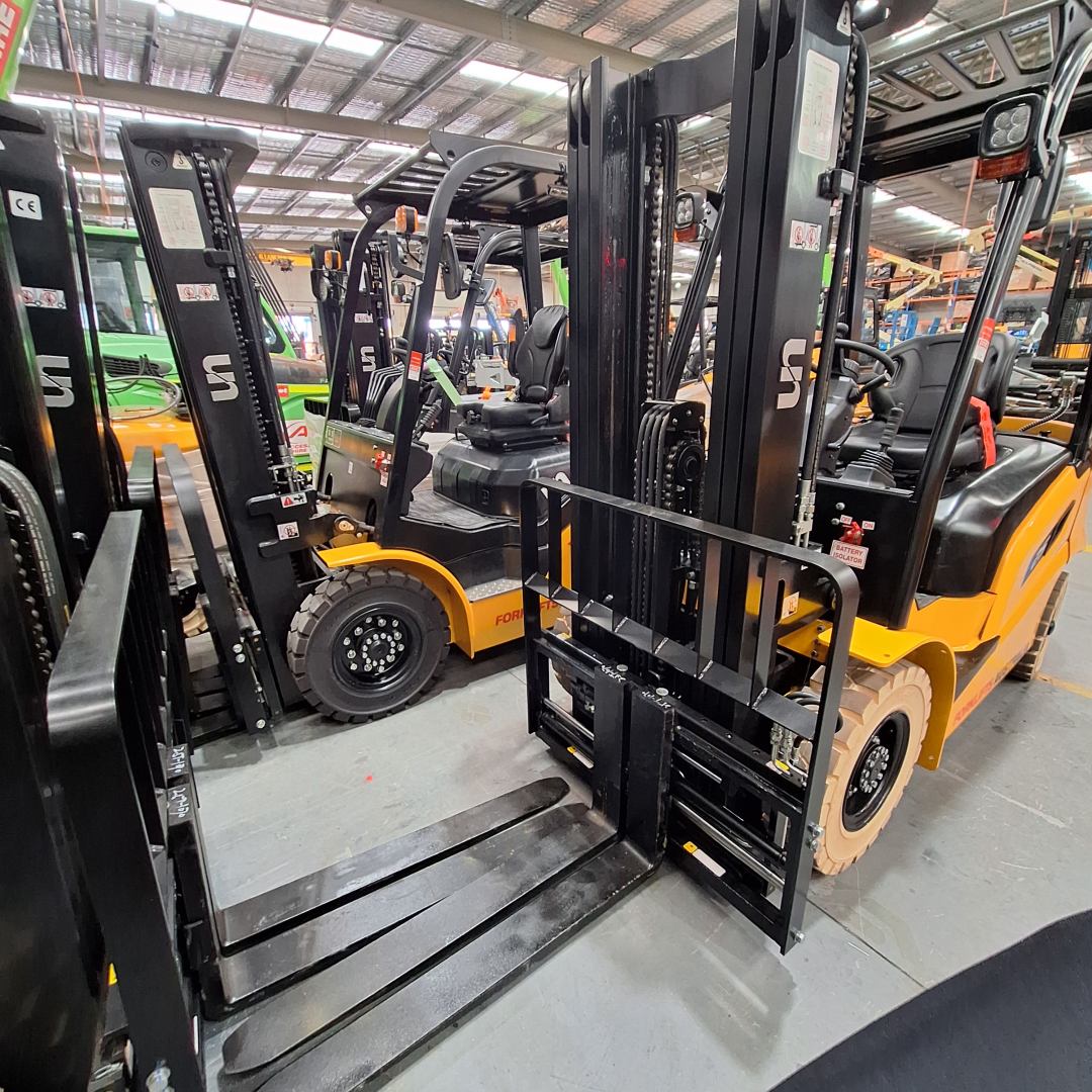 UN Forklift 3.5T Diesel F Series 4.5m Mast