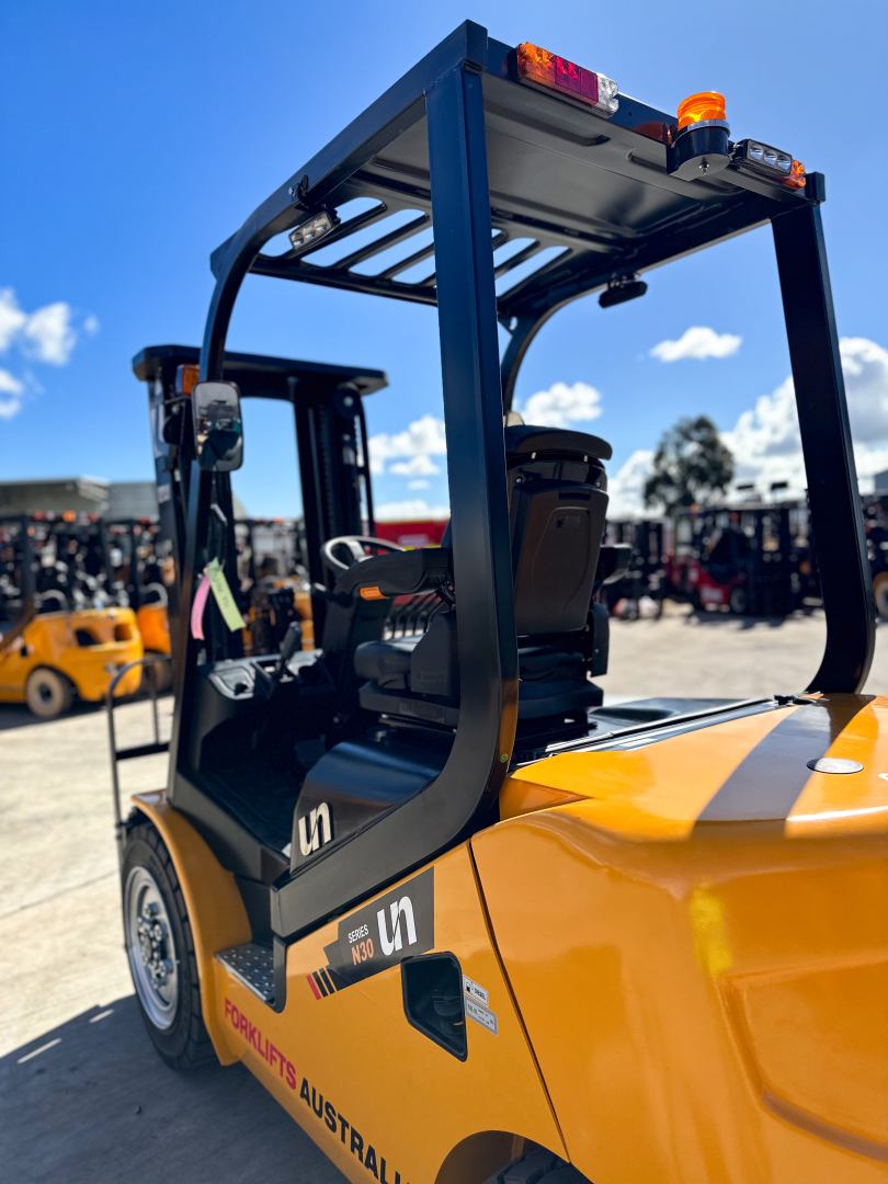 UN Forklift 3T Diesel