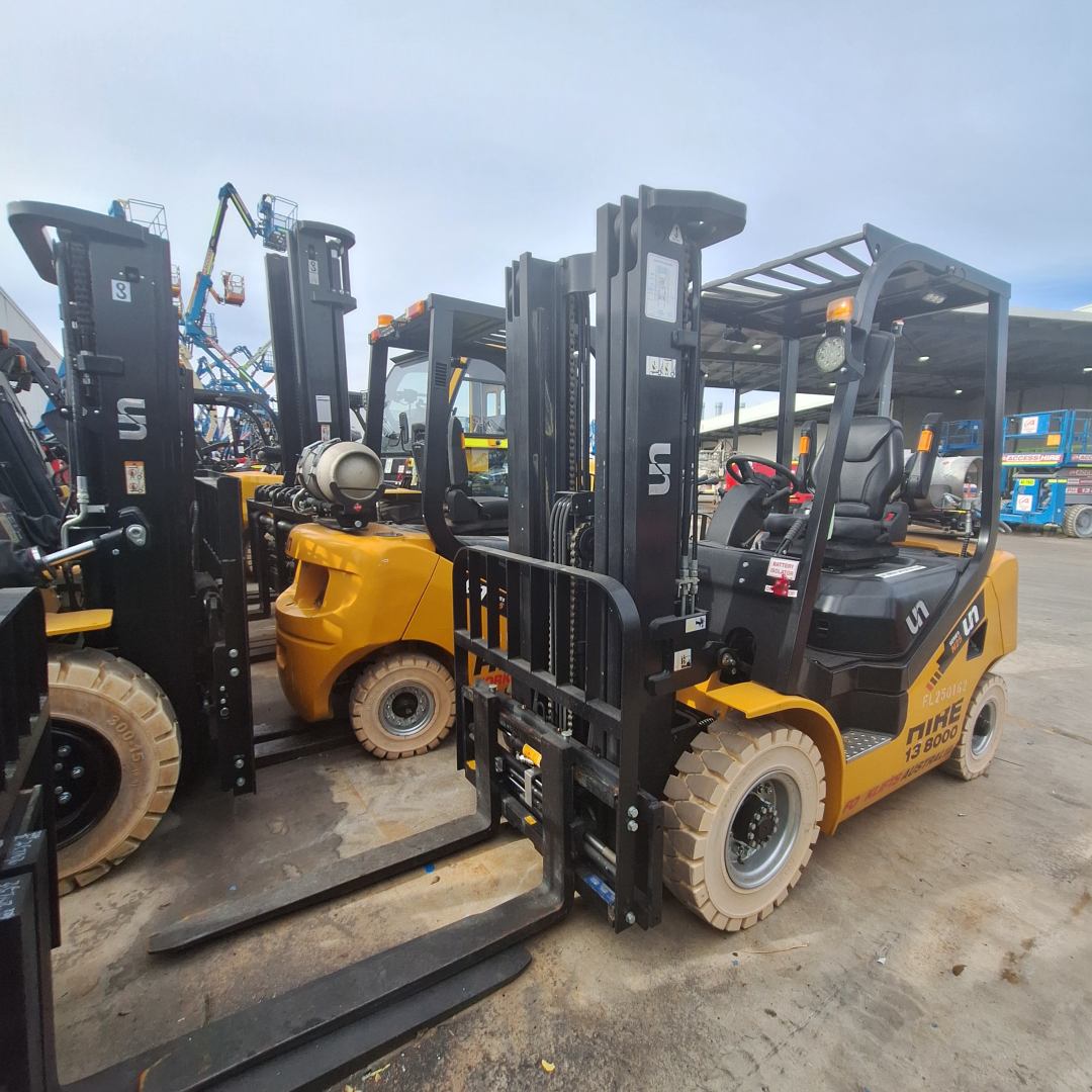 UN Forklift 2.5T Gas - 4m Duplex