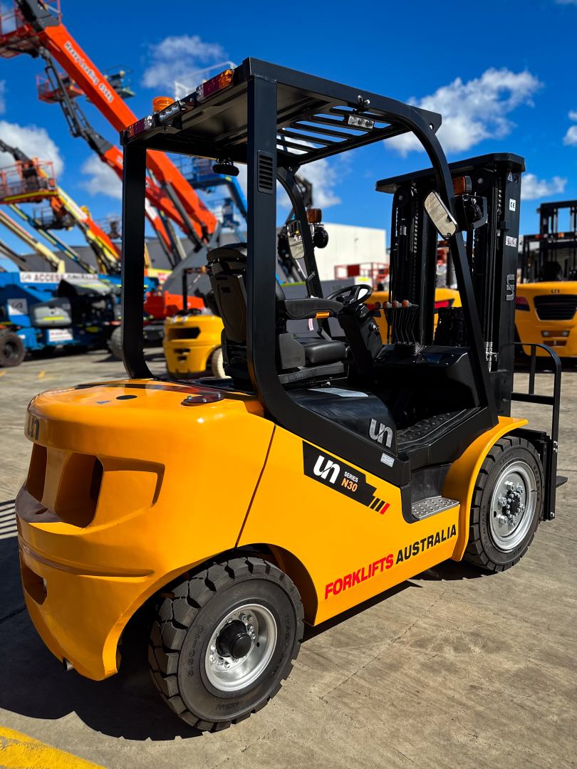 UN Forklift 3T Diesel