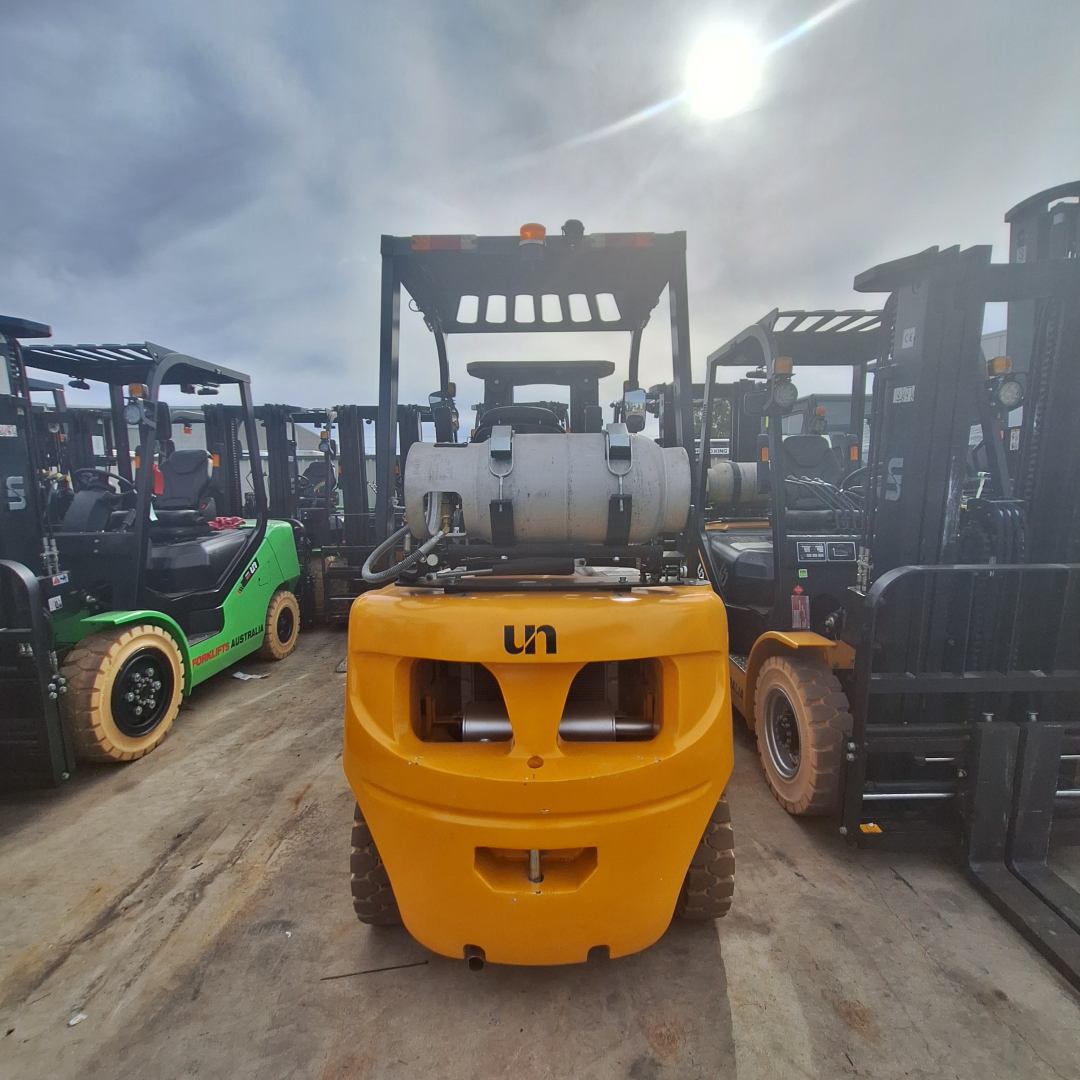 UN Forklift 2.5T Gas - 4m Duplex