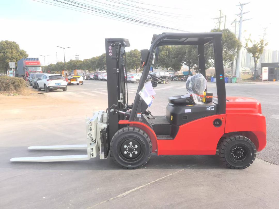 3.5T Forklift With Fork Clamp And Rotate