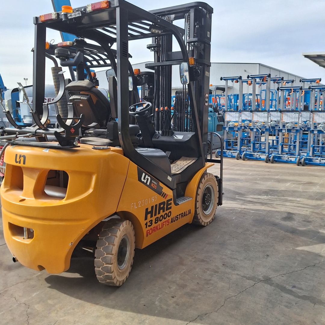 UN Forklift 2.5T Gas - 4m Duplex