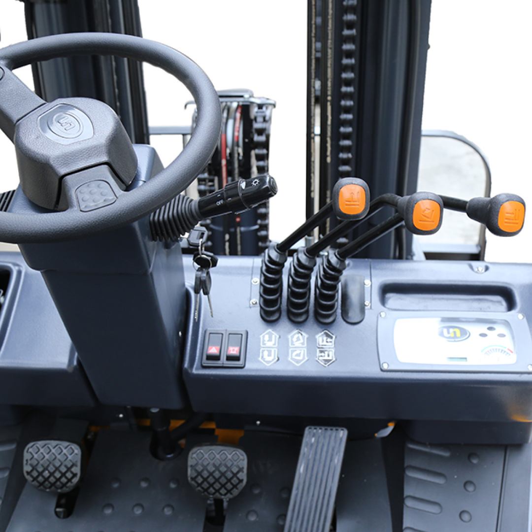 UN Forklift 3T Diesel