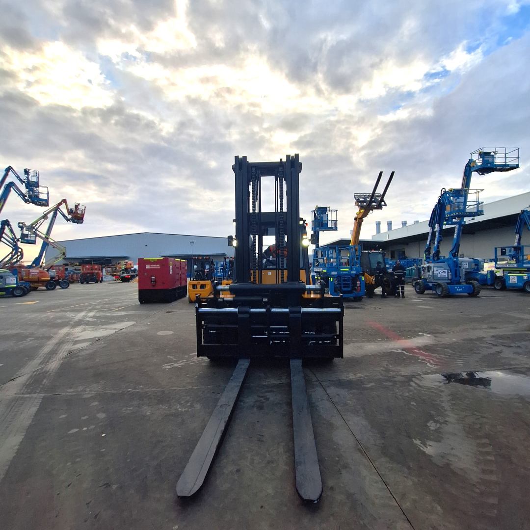 UN Forklift 10T Diesel Heavy Duty