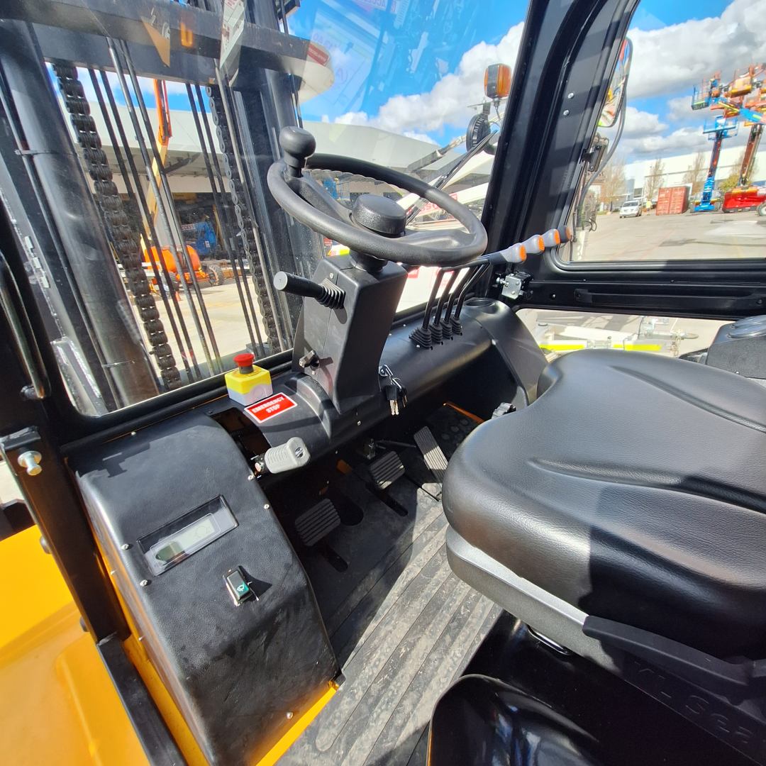 UN Forklift 10T Diesel Heavy Duty