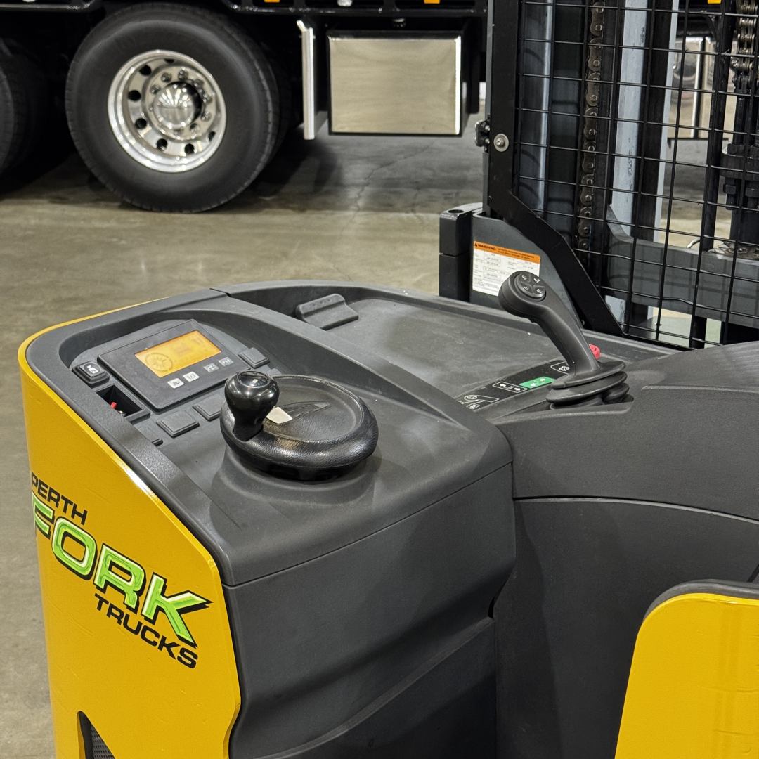 CAT 2T Electric Reach Truck