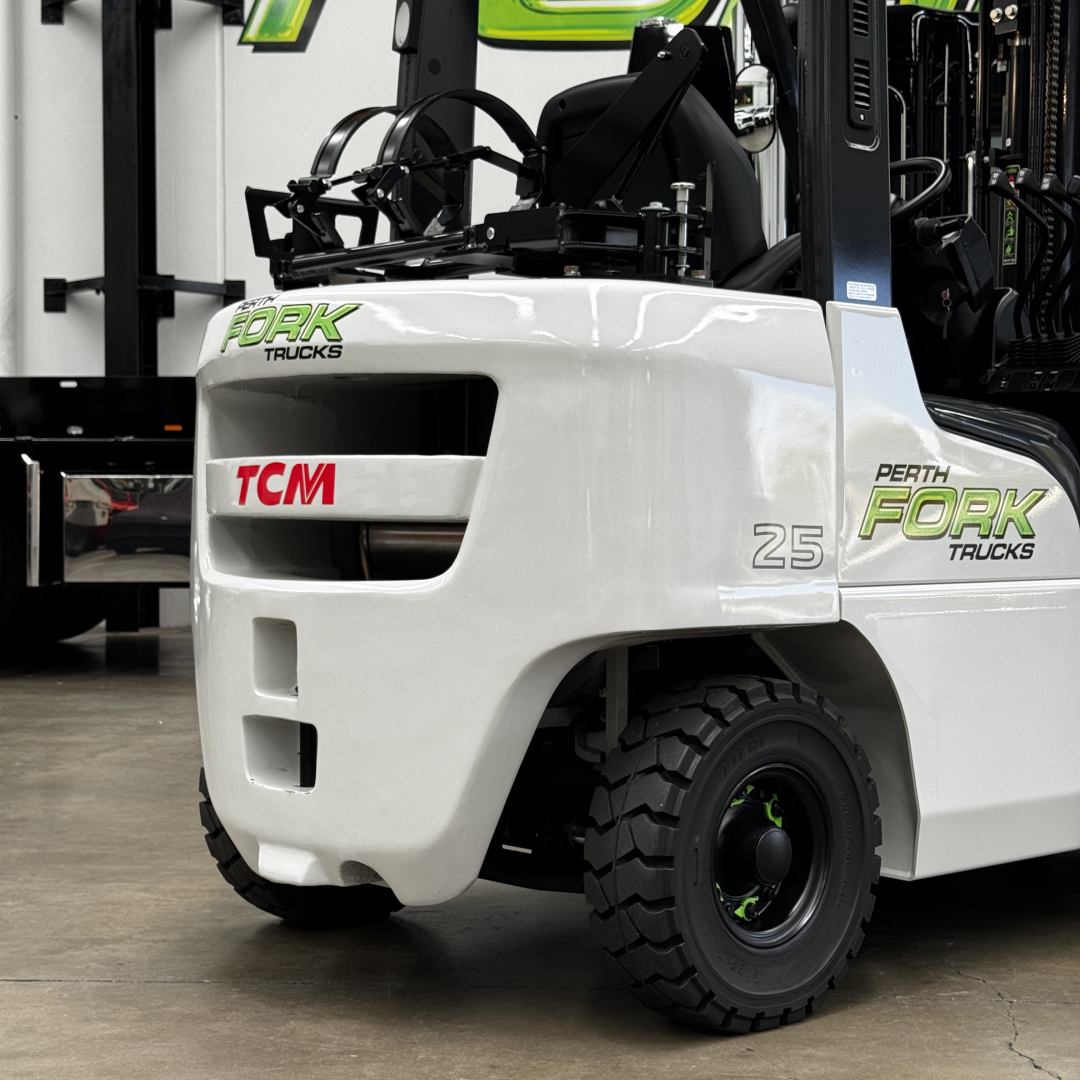TCM 2.5T Dual Wheel Forklift