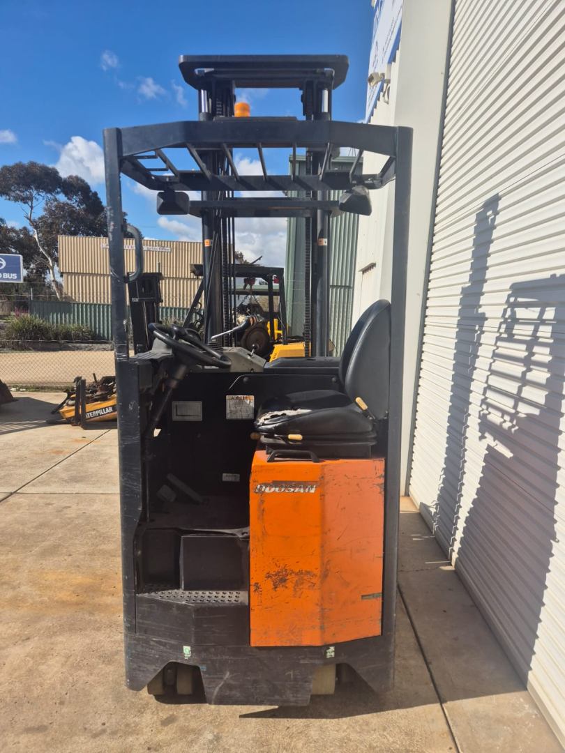 2012 Doosan 1.5T Electric Reach Truck