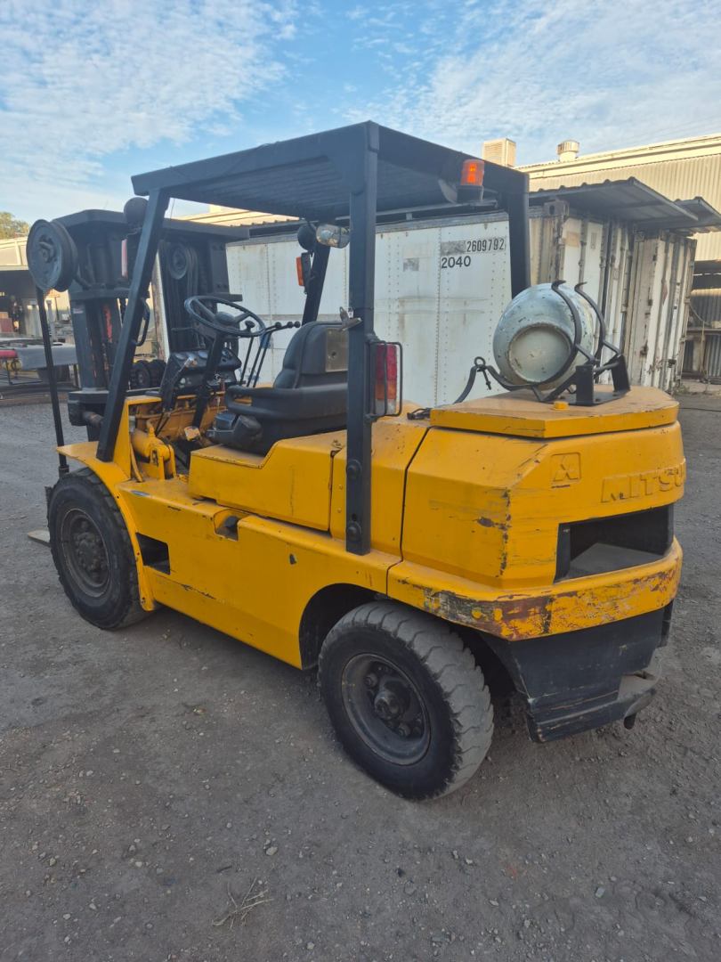 Mitsubishi 4T LPG With Container Mast
