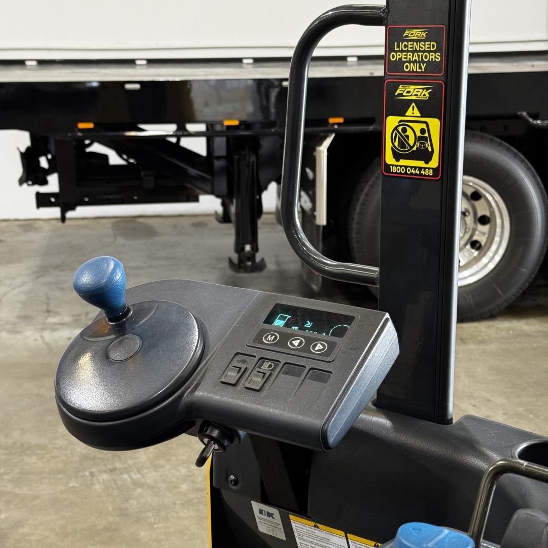 CAT 1.6T Reach Truck
