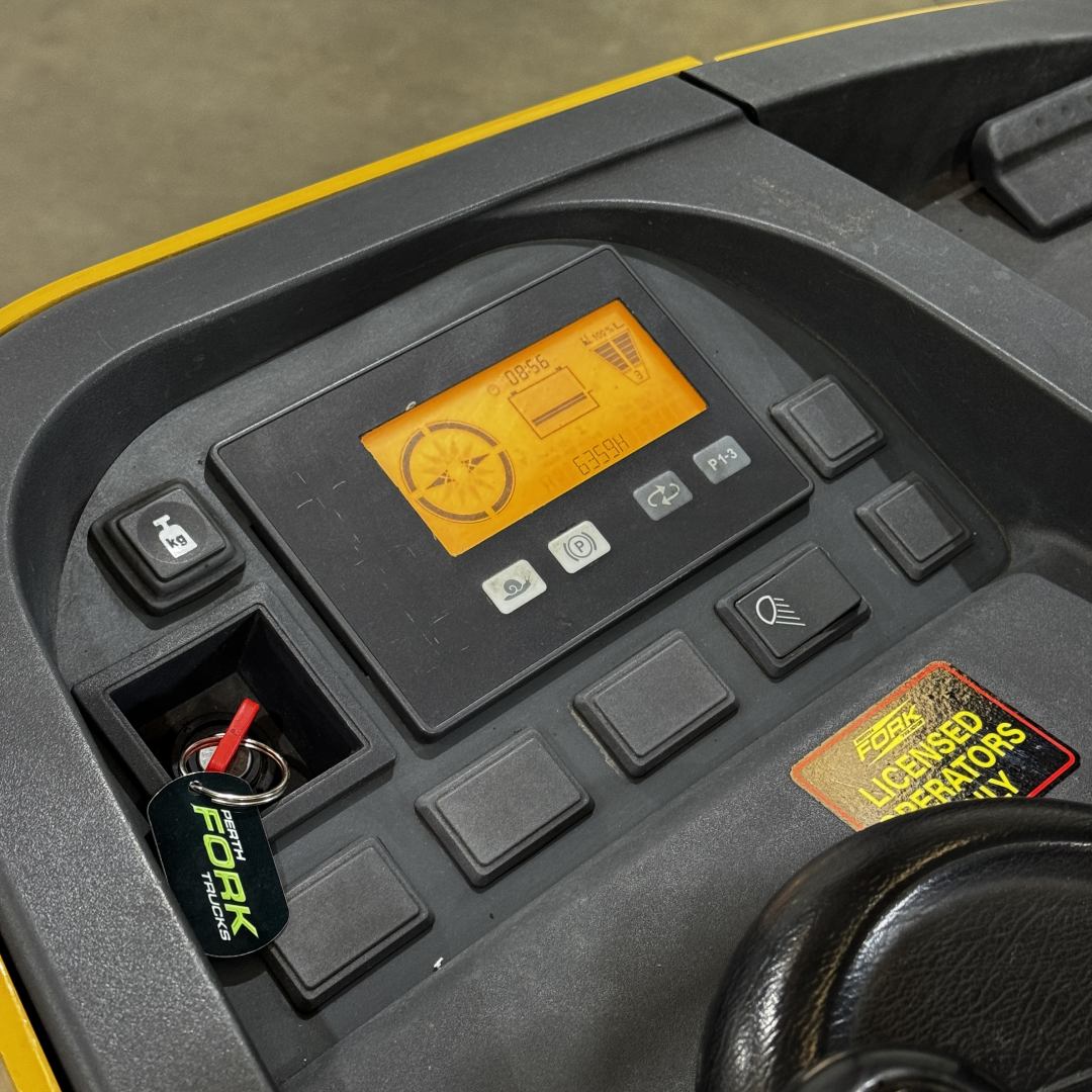CAT 2T Electric Reach Truck