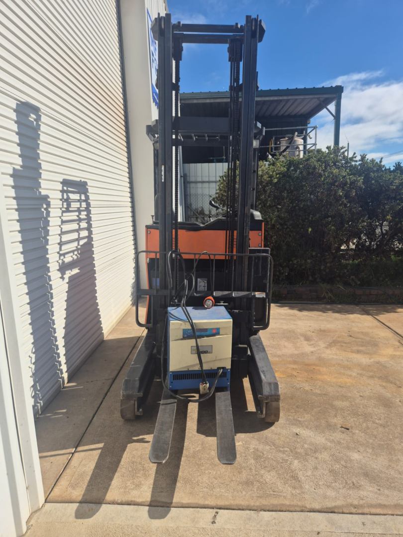 2012 Doosan 1.5T Electric Reach Truck
