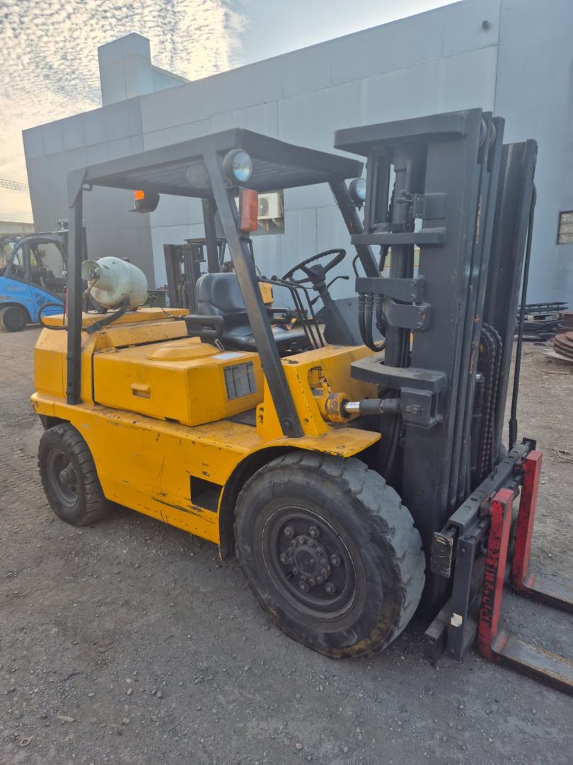 Mitsubishi 4T LPG With Container Mast