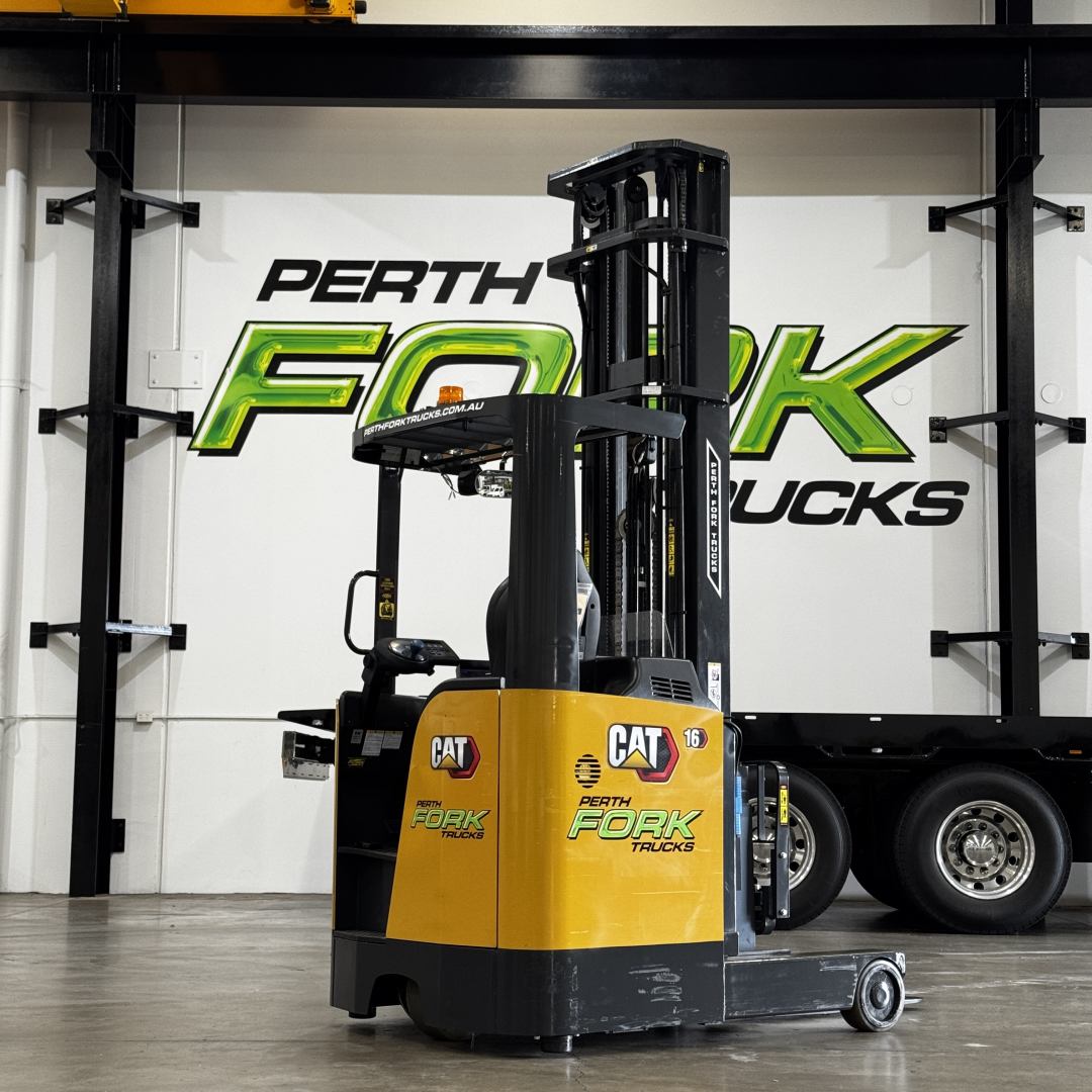 CAT 1.6T Reach Truck
