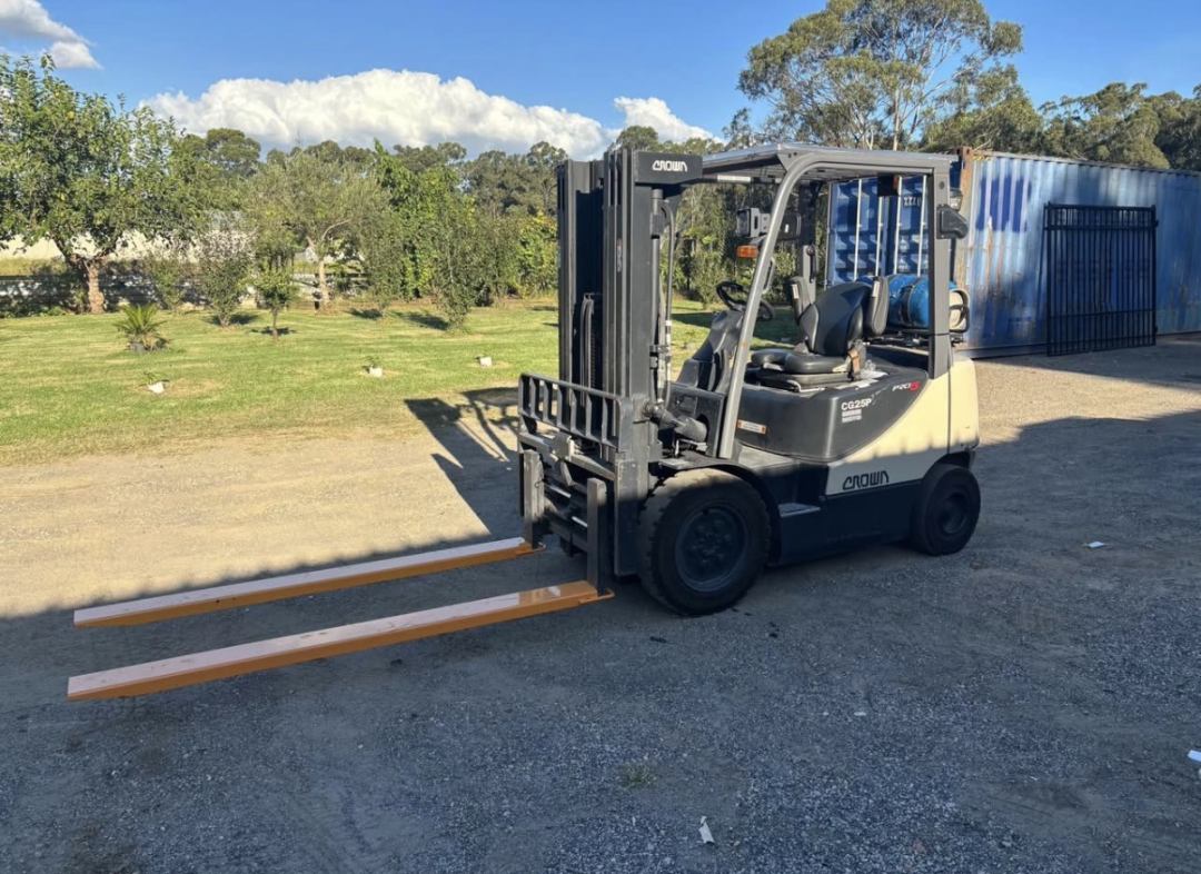 2017 Crown CG25P-5 Forklift   - Starts, Ru