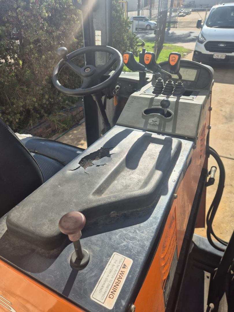 2012 Doosan 1.5T Electric Reach Truck
