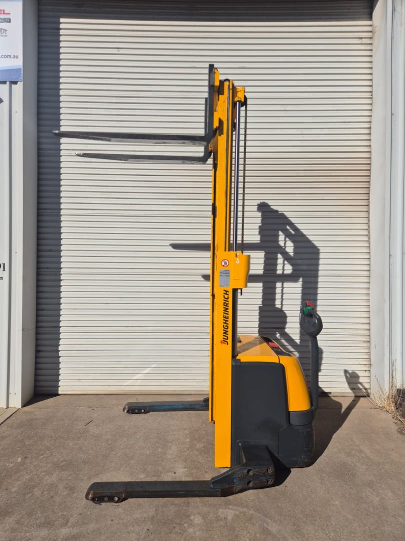 2013 Jungheinrich 1.4T Walkie Stacker