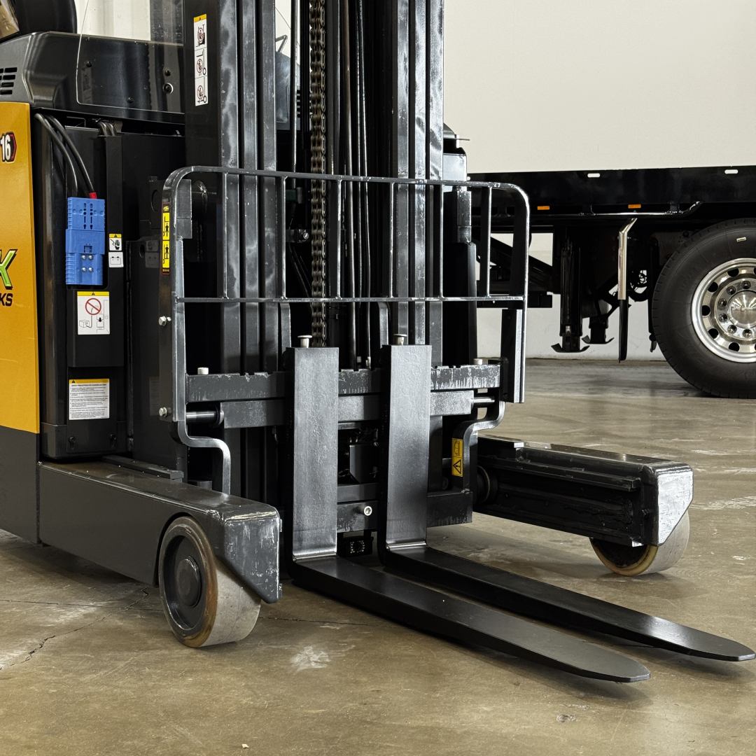 CAT 1.6T Reach Truck