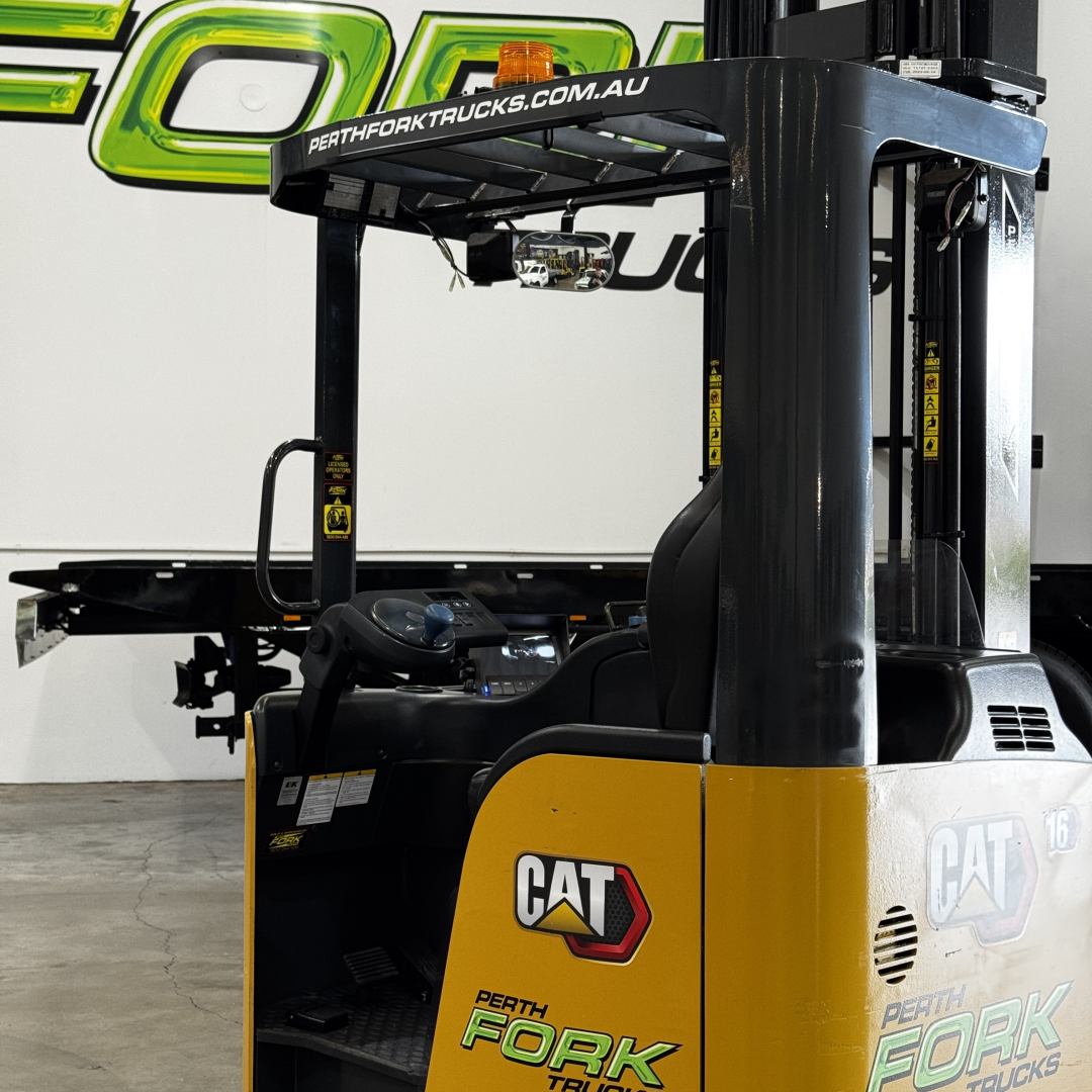 CAT 1.6T Reach Truck