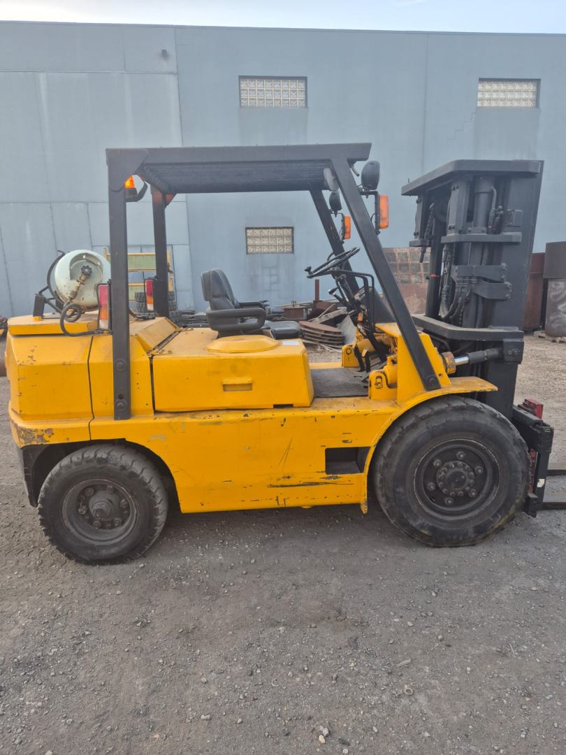 Mitsubishi 4T LPG With Container Mast