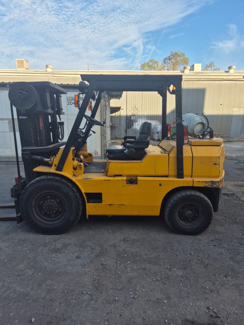 Mitsubishi 4T LPG With Container Mast