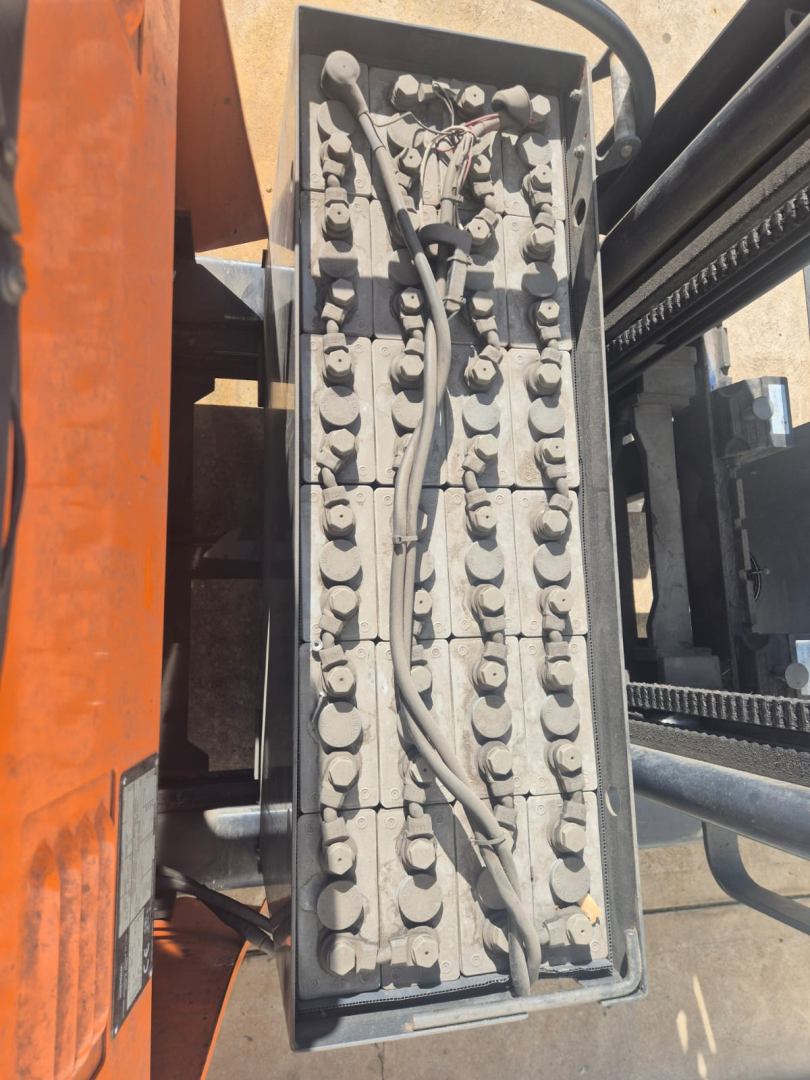 2012 Doosan 1.5T Electric Reach Truck