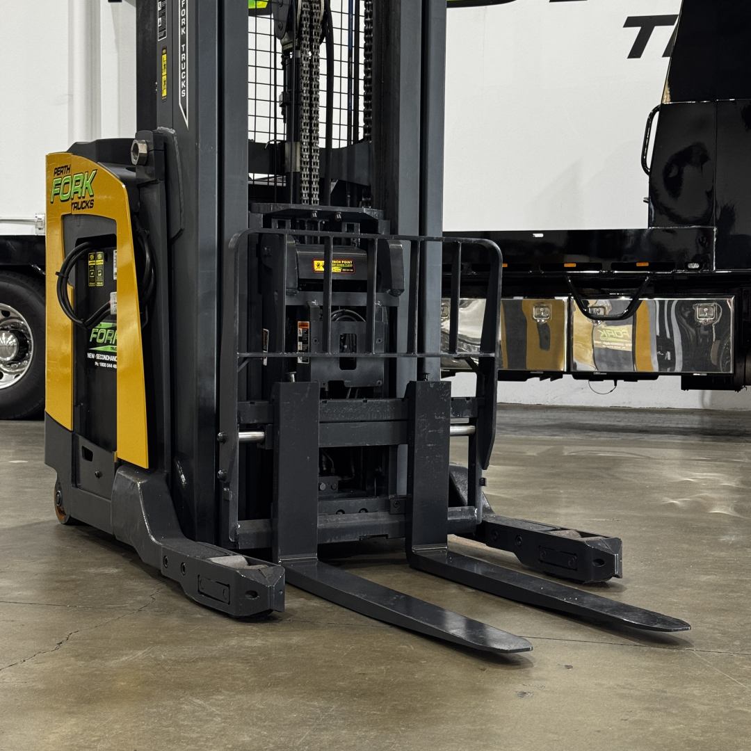 CAT 2T Electric Reach Truck