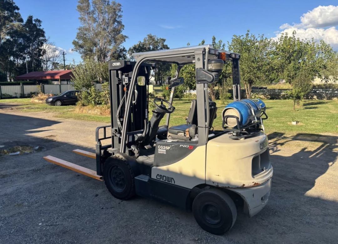 2017 Crown CG25P-5 Forklift   - Starts, Ru