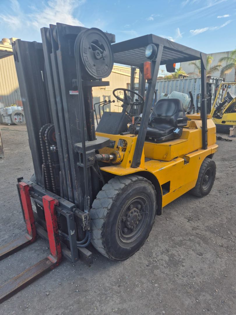 Mitsubishi 4T LPG With Container Mast