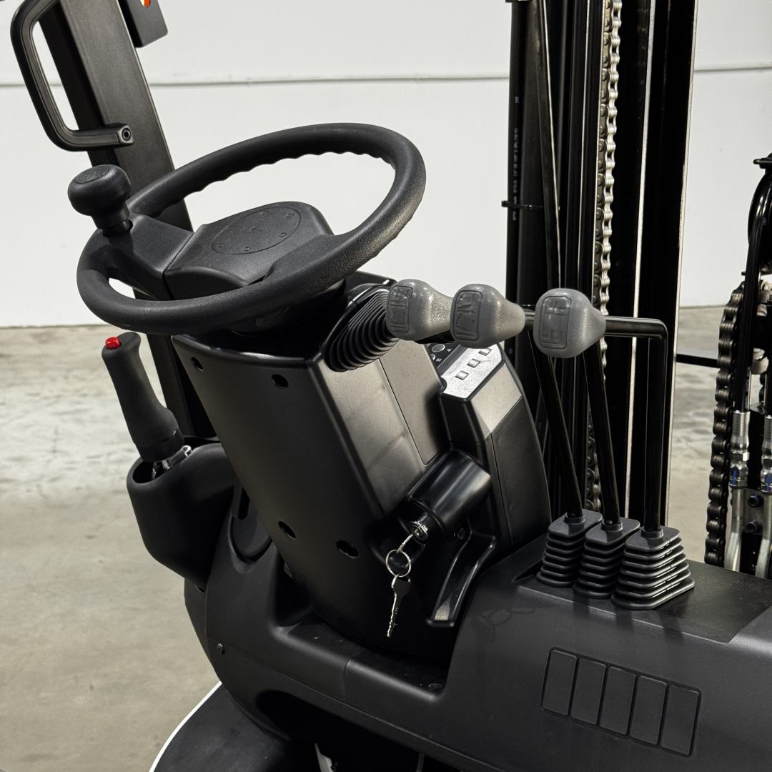 Yale 2T Compact Forklift