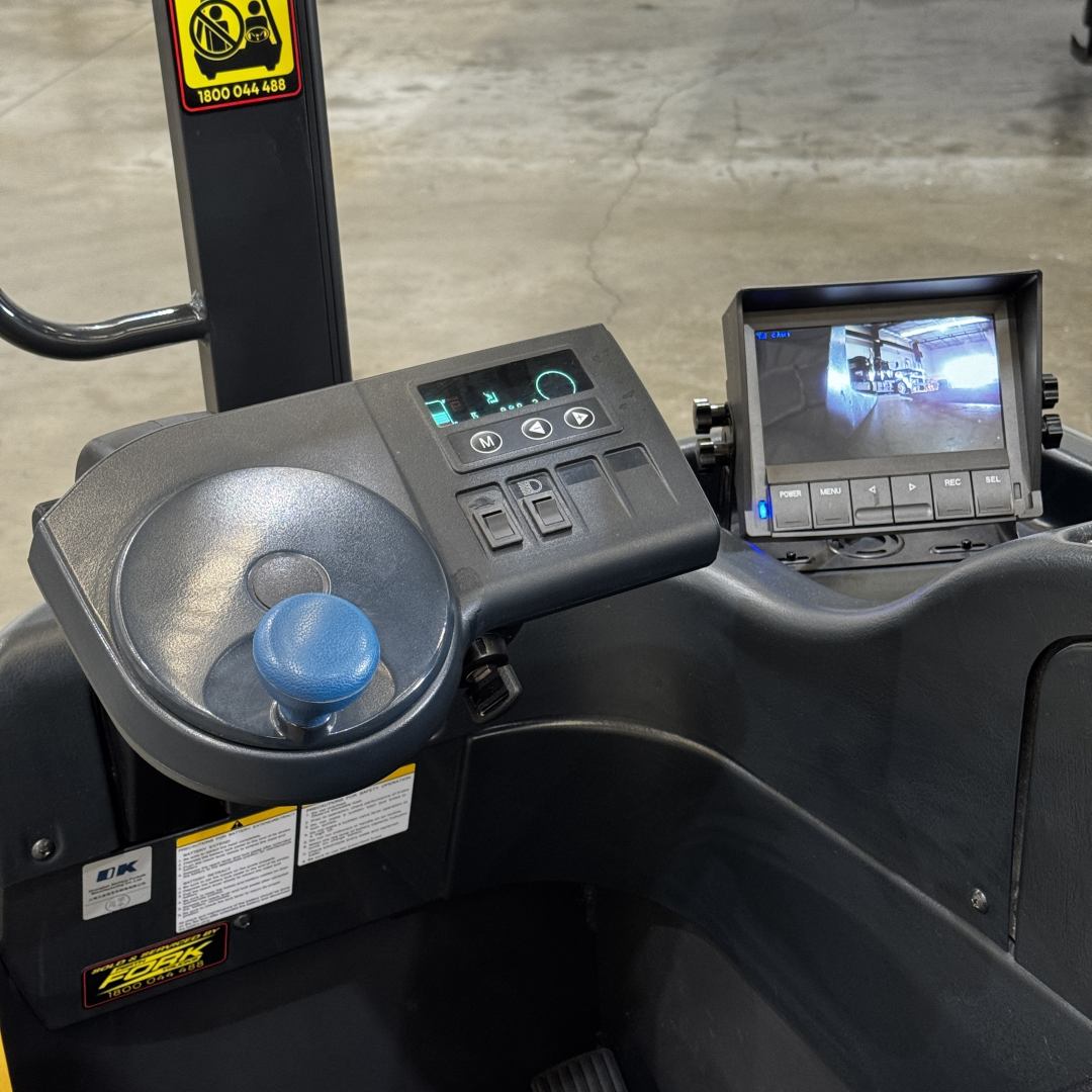 CAT 1.6T Reach Truck