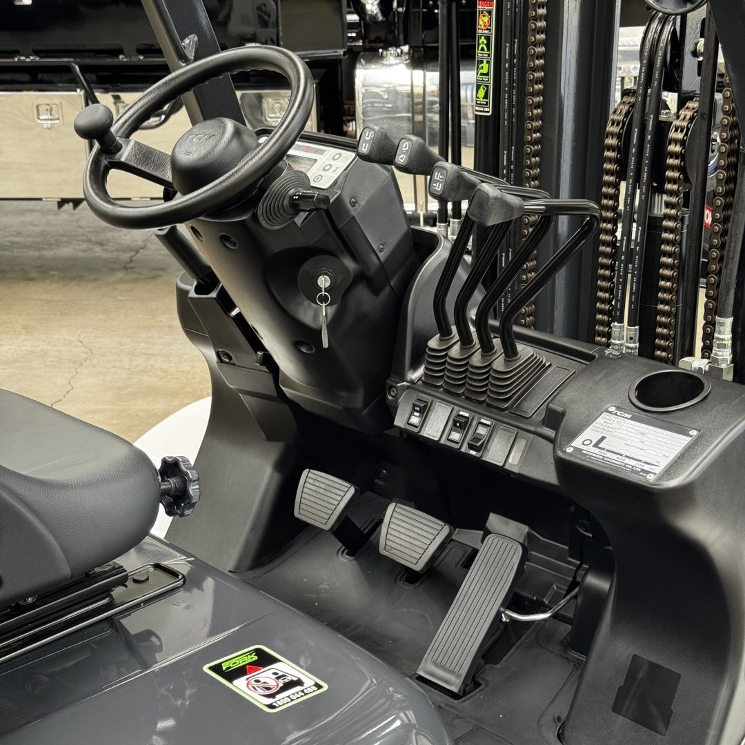 TCM 2.5T Dual Wheel Forklift