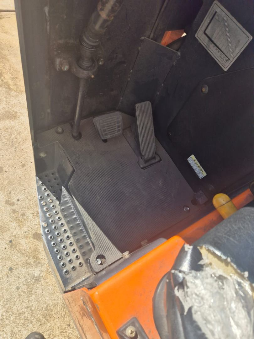 2012 Doosan 1.5T Electric Reach Truck