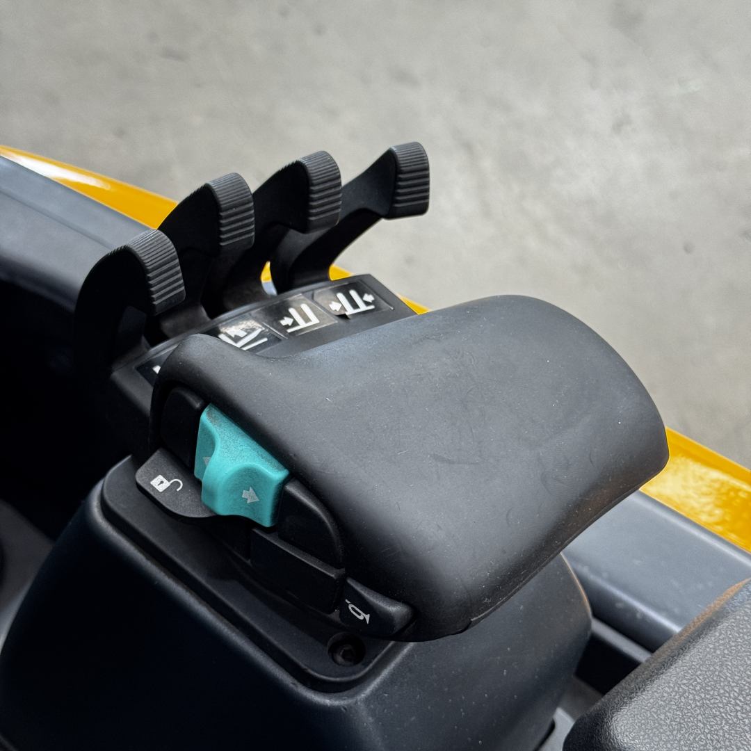 Jungheinrich 2T Electric Forklift
