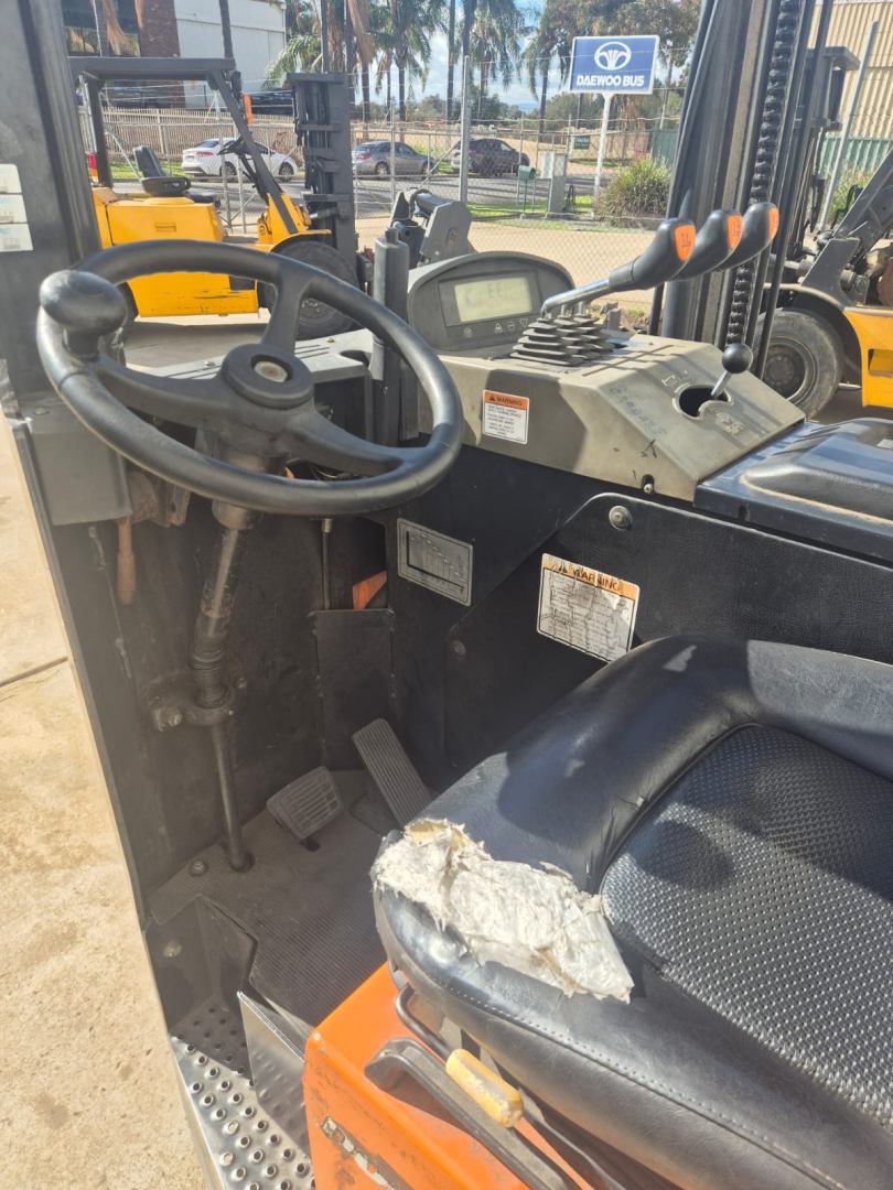 2012 Doosan 1.5T Electric Reach Truck