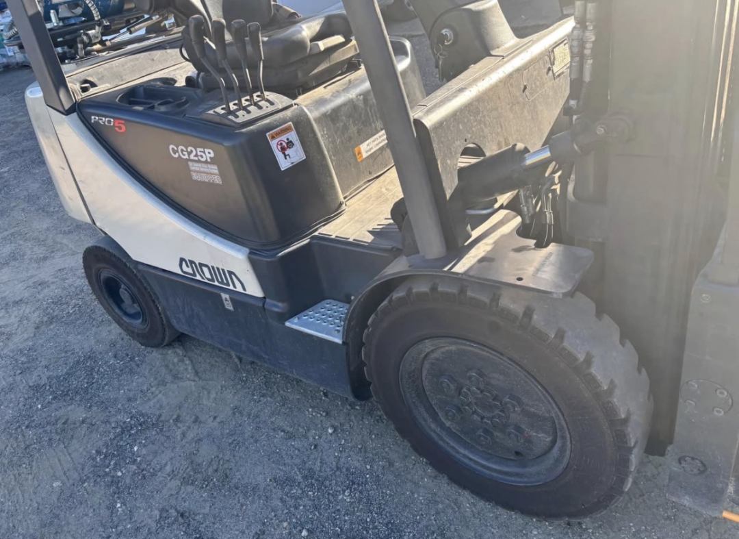 2017 Crown CG25P-5 Forklift   - Starts, Ru