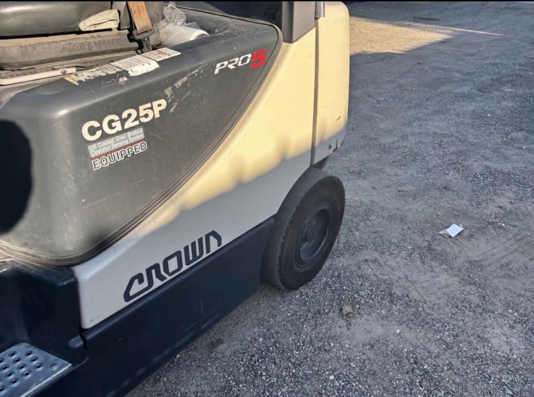2017 Crown CG25P-5 Forklift   - Starts, Ru