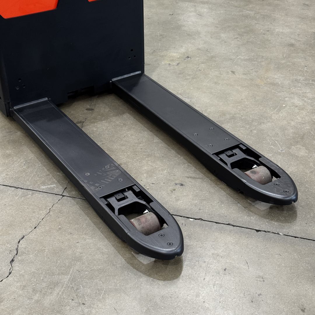 Toyota 1.6T Electric Pallet Jack