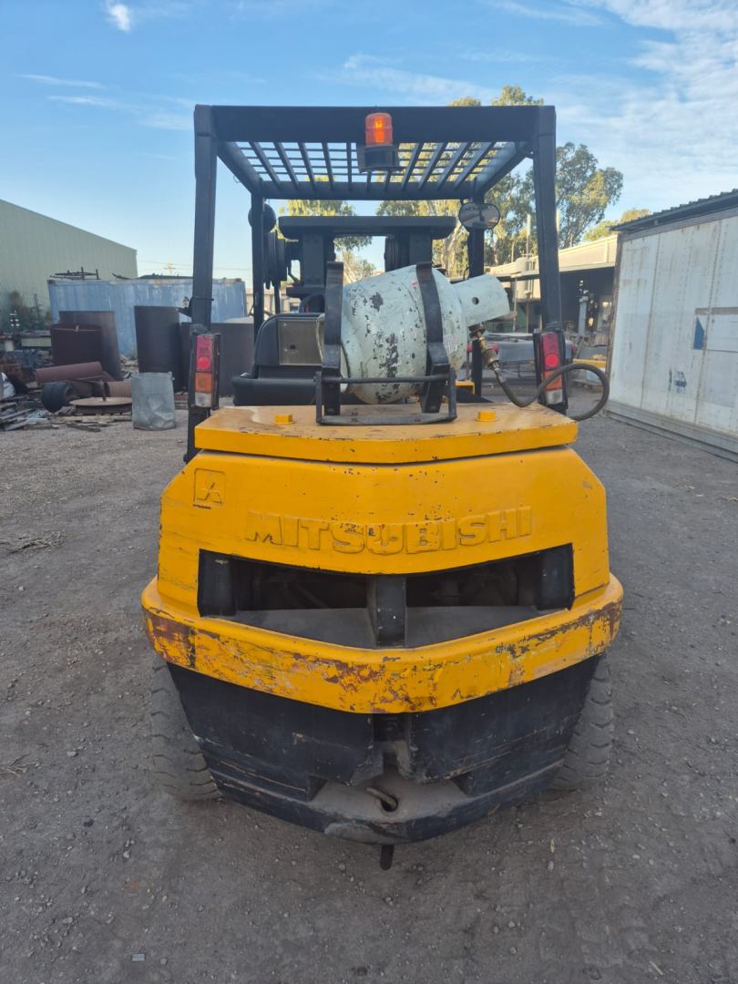 Mitsubishi 4T LPG With Container Mast