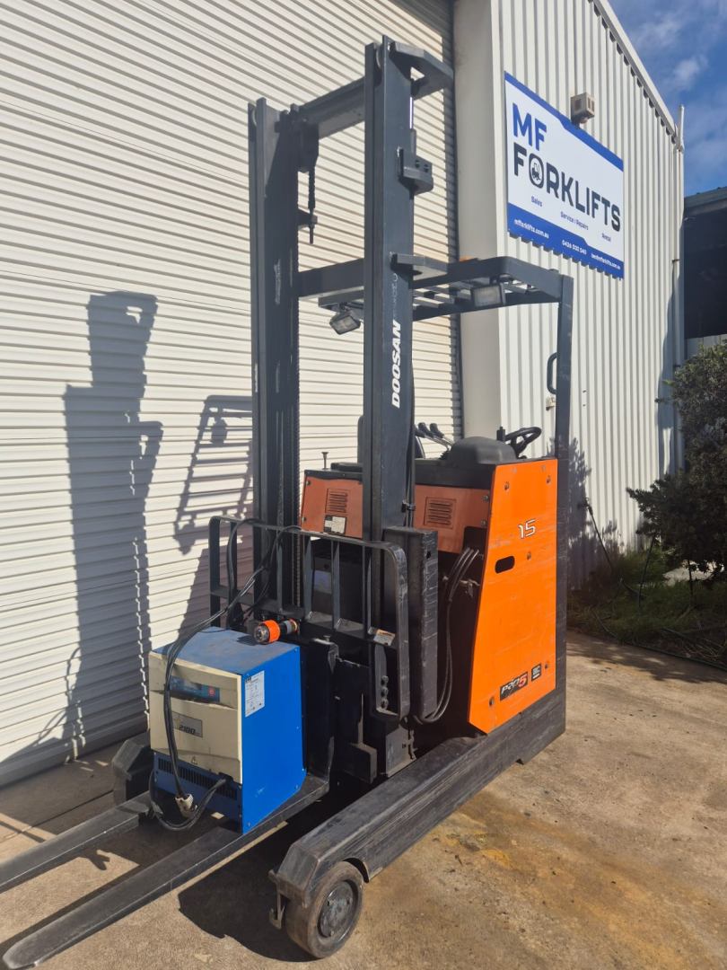 2012 Doosan 1.5T Electric Reach Truck