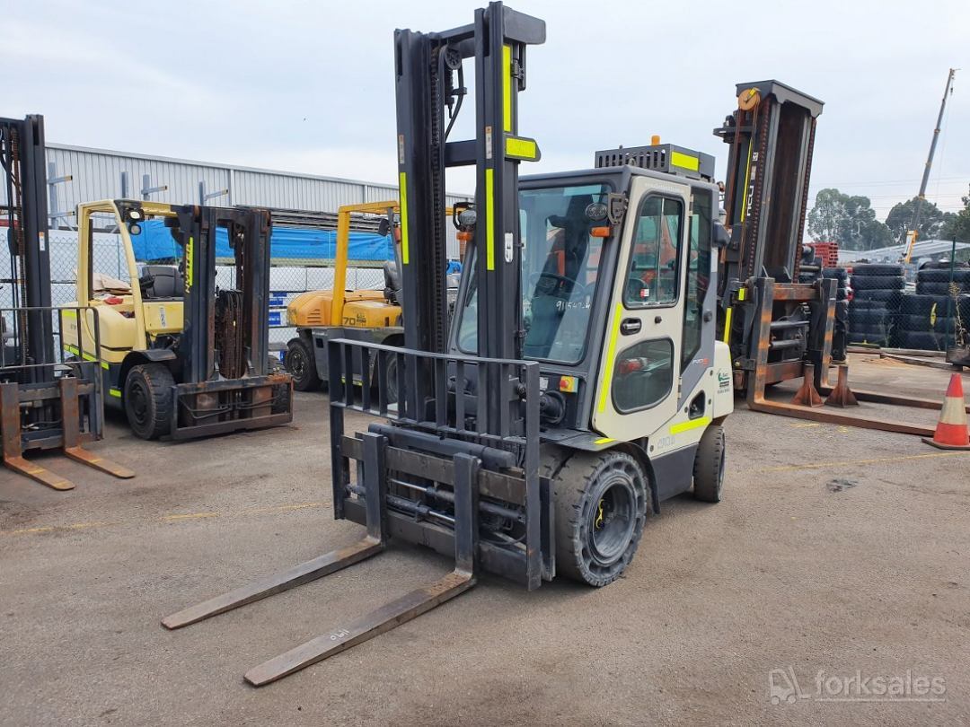 Crown 3.3T Diesel Forklift | 2 Stage Mast