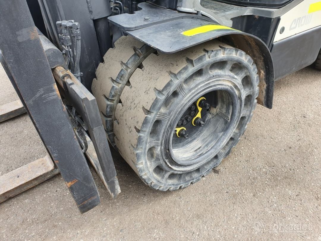 Crown 3.3T Diesel Forklift | 2 Stage Mast