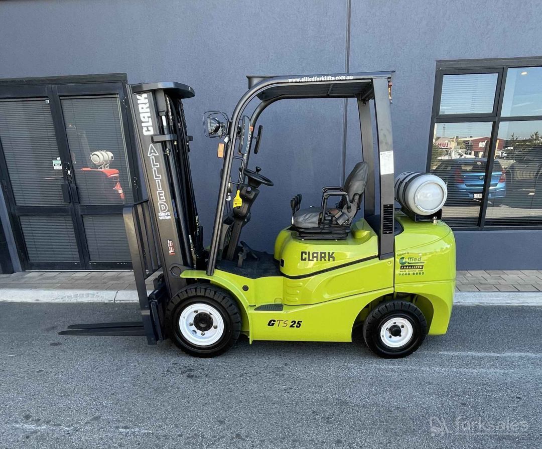 Clark 2.5T Forklift 2 Stage 4800mm